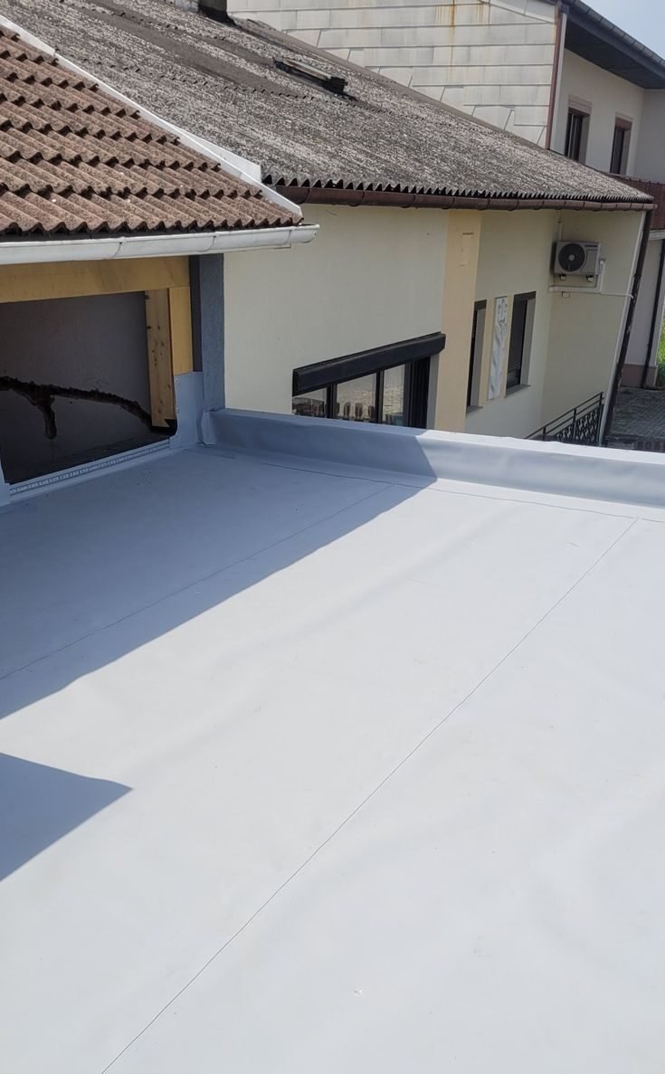 عزل أسطح بمواصفات حديثة في الرياض